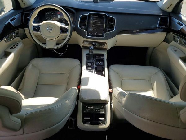 2016 VOLVO XC90