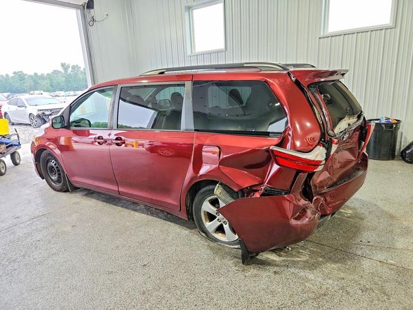 2017 TOYOTA SIENNA