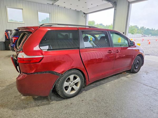 2017 TOYOTA SIENNA