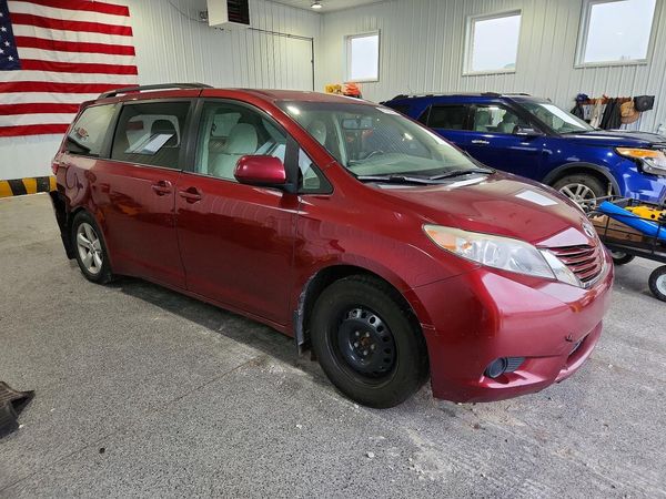 2017 TOYOTA SIENNA