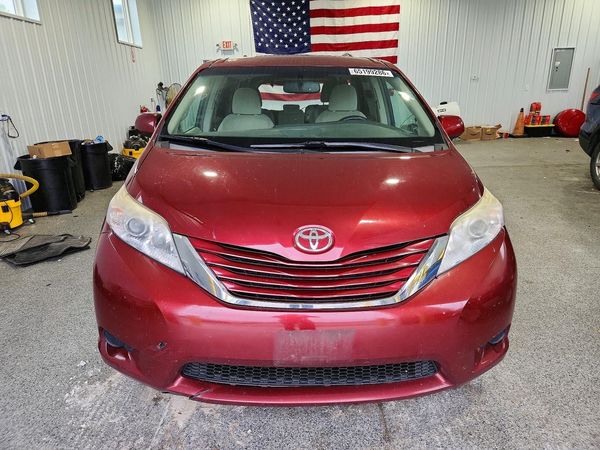 2017 TOYOTA SIENNA