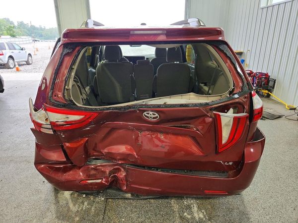 2017 TOYOTA SIENNA