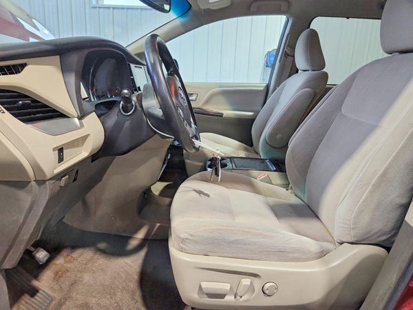 2017 TOYOTA SIENNA