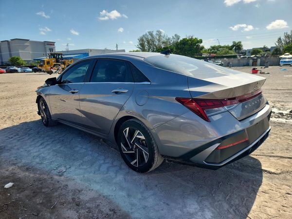2024 HYUNDAI ELANTRA SEL w/ Convenience Pkg