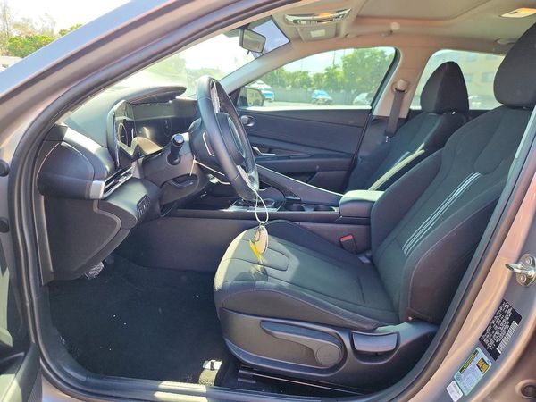 2024 HYUNDAI ELANTRA SEL w/ Convenience Pkg