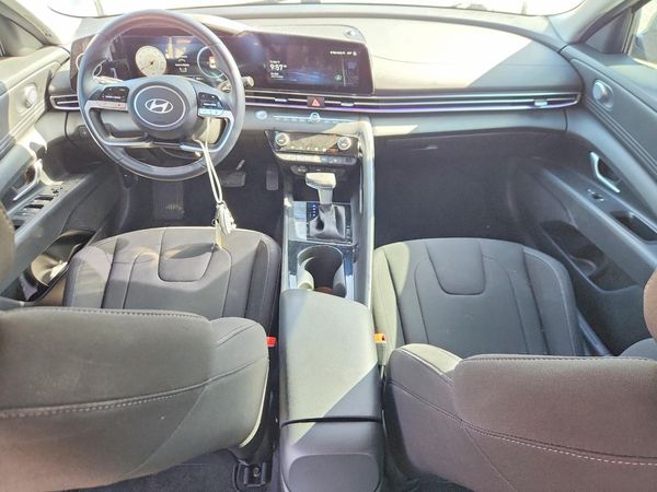2024 HYUNDAI ELANTRA SEL w/ Convenience Pkg