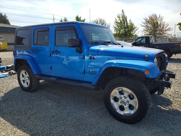 2016 JEEP WRANGLER UNLIMITED SAHARA 4X4 — Passenger 3/4