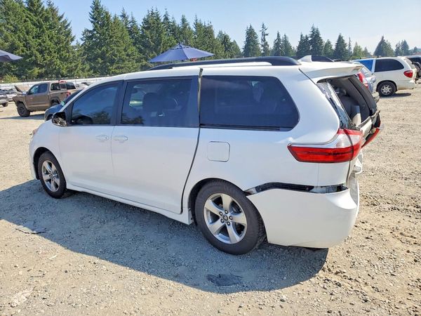 2018 TOYOTA SIENNA