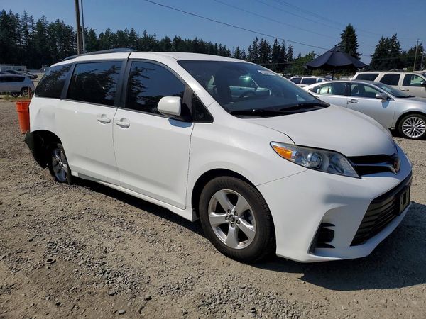 2018 TOYOTA SIENNA