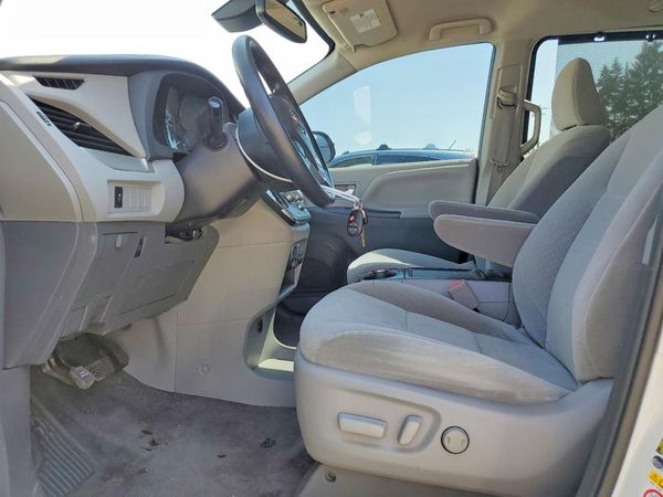 2018 TOYOTA SIENNA