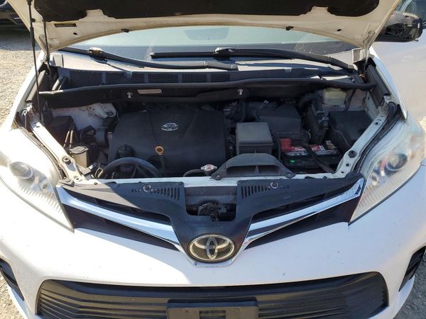 2018 TOYOTA SIENNA