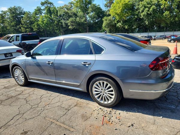 2017 VOLKSWAGEN PASSAT SE