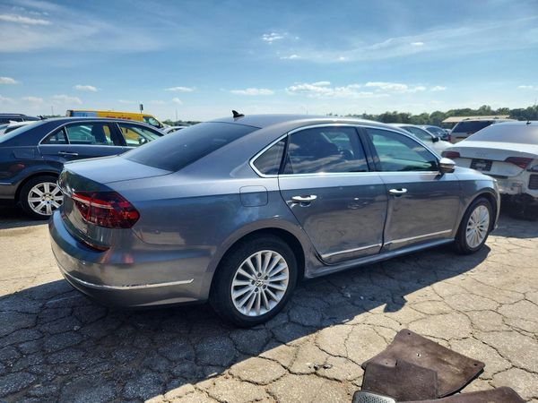 2017 VOLKSWAGEN PASSAT SE