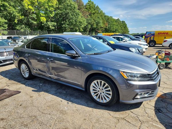 2017 VOLKSWAGEN PASSAT SE