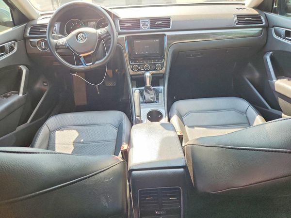 2017 VOLKSWAGEN PASSAT SE