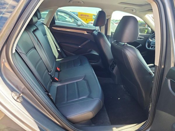 2017 VOLKSWAGEN PASSAT SE