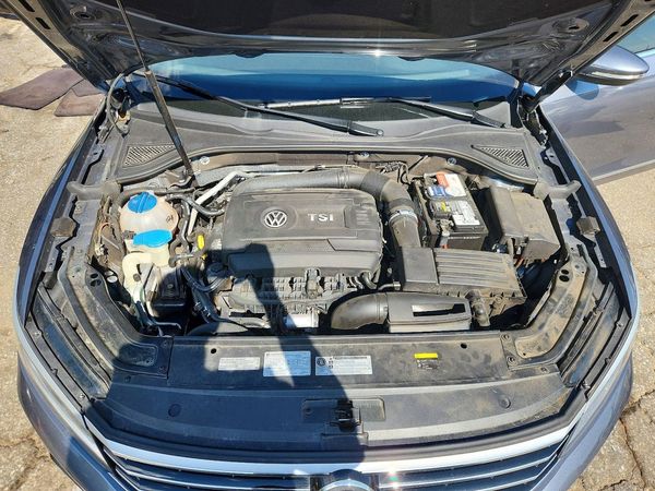 2017 VOLKSWAGEN PASSAT SE