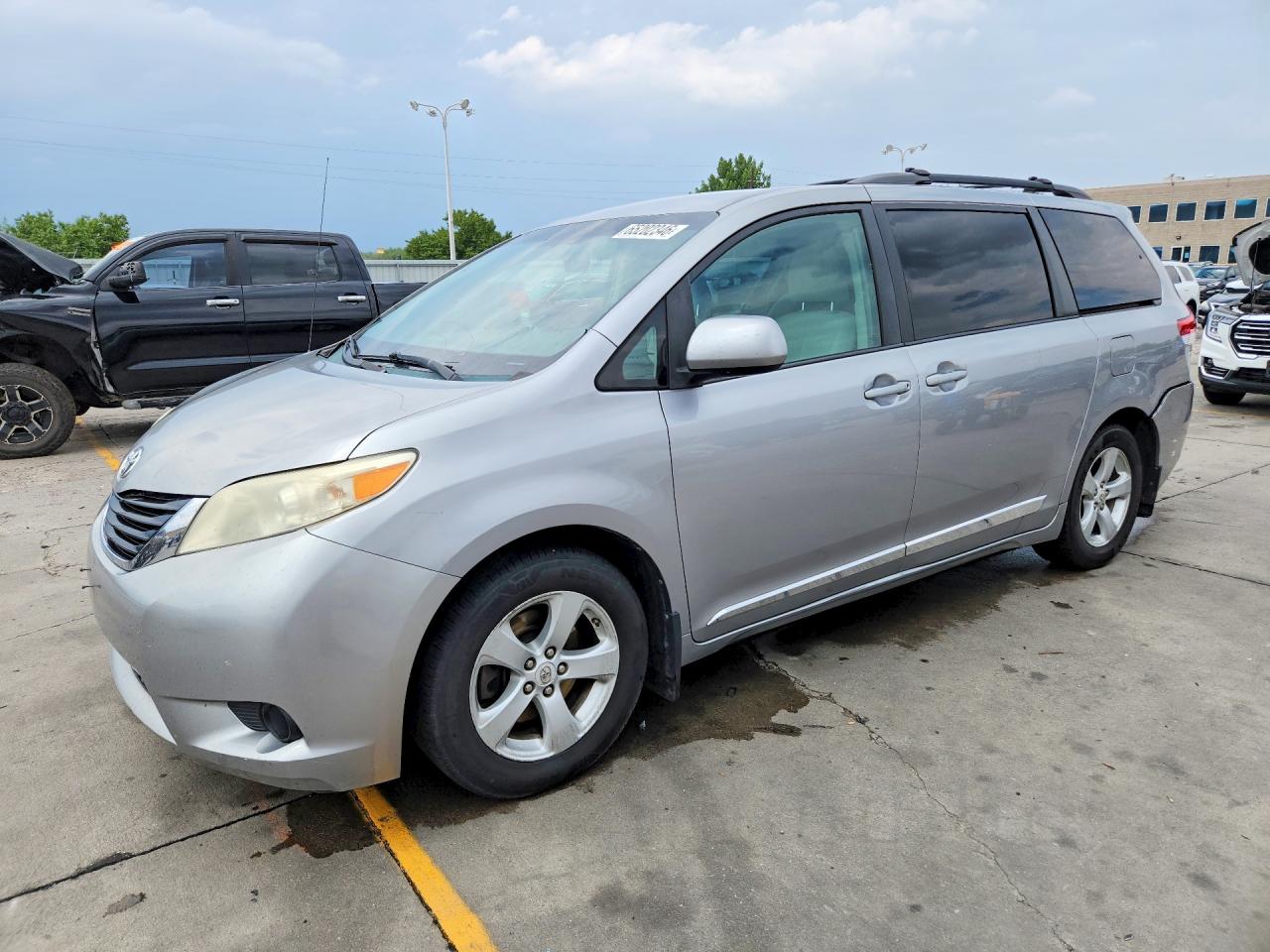2012 TOYOTA SIENNA