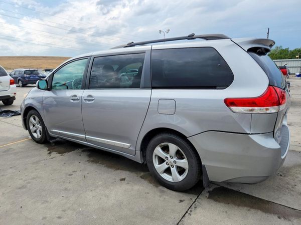 2012 TOYOTA SIENNA