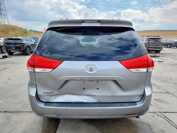 2012 TOYOTA SIENNA