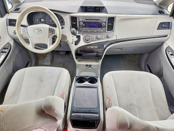 2012 TOYOTA SIENNA