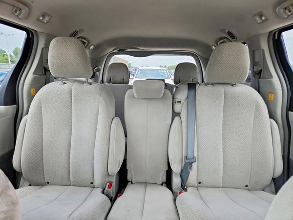 2012 TOYOTA SIENNA