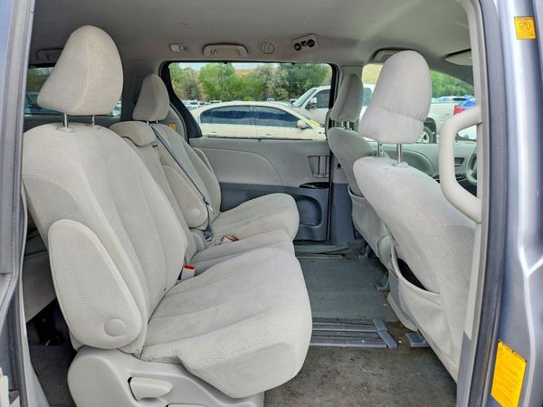 2012 TOYOTA SIENNA