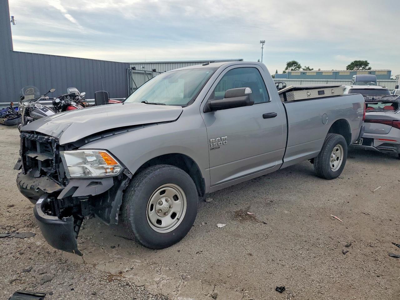 2021 RAM 1500 CLASSIC — Front 3/4