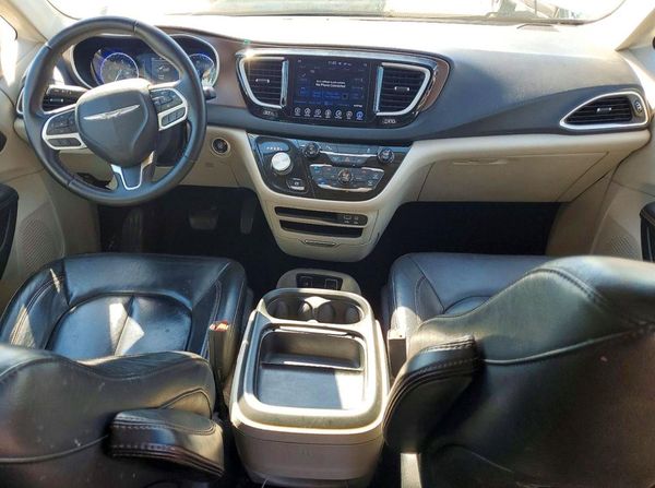 2017 CHRYSLER PACIFICA