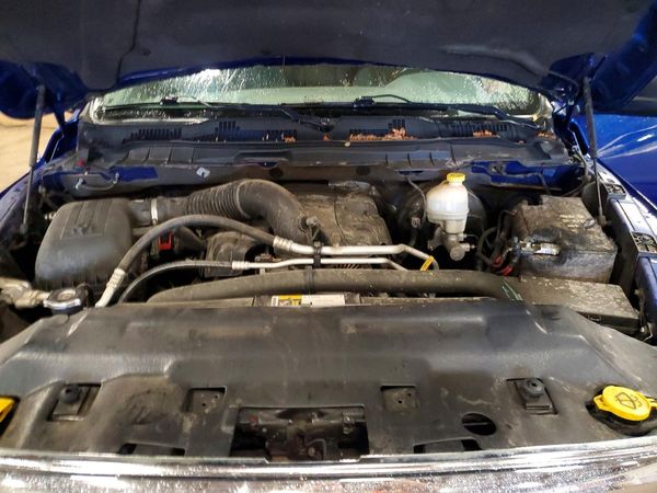 2015 RAM 1500 SLT — Engine bay