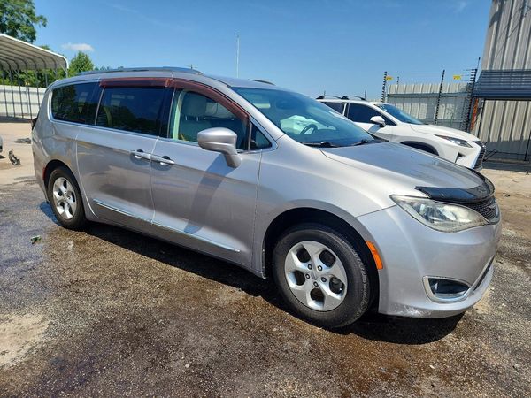 2017 CHRYSLER PACIFICA Touring L Plus