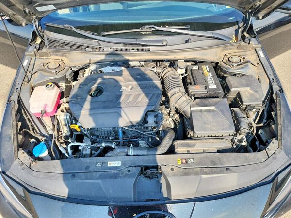 2023 HYUNDAI ELANTRA — Engine bay