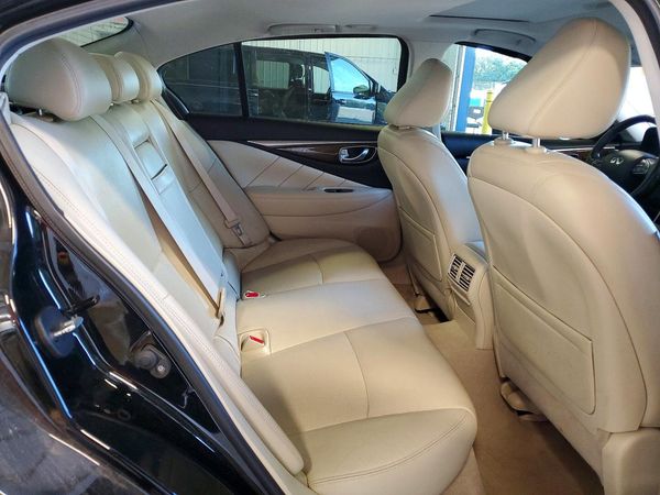 2015 INFINITI Q50