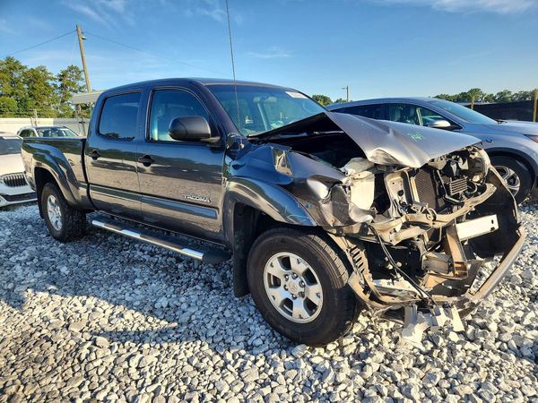 2015 TOYOTA TACOMA Delux Grade