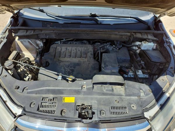 2014 TOYOTA HIGHLANDER Base/Hybrid — Engine bay