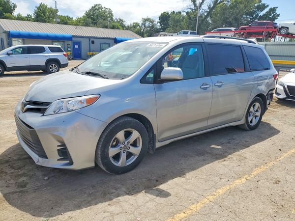 2019 TOYOTA SIENNA