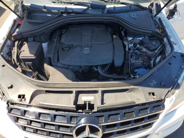 2015 MERCEDES-BENZ M-CLASS ML350 — Engine bay
