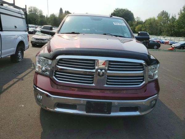 2017 RAM 1500 SLT
