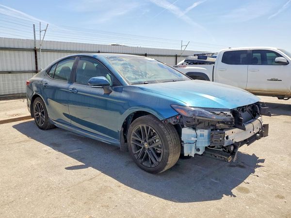 2026 TOYOTA CAMRY