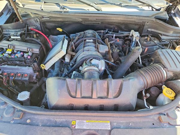 2012 JEEP CHEROKEE Overland — Engine bay