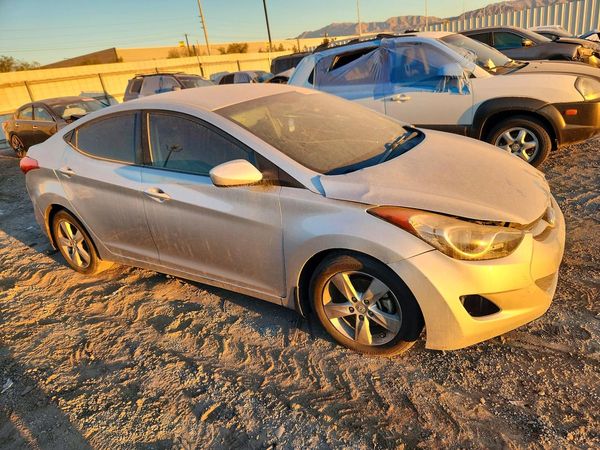 2013 HYUNDAI ELANTRA — Passenger 3/4