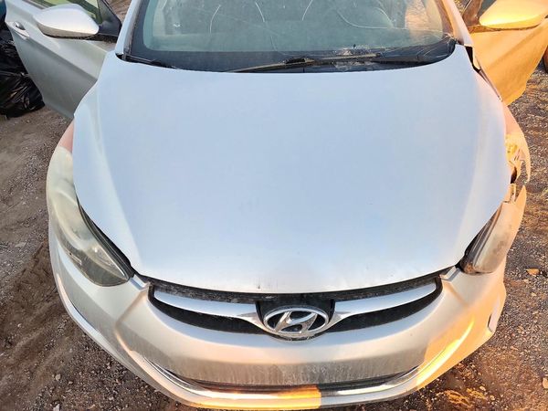 2013 HYUNDAI ELANTRA — Engine bay