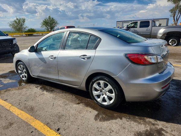 2013 MAZDA 3 SV/Base