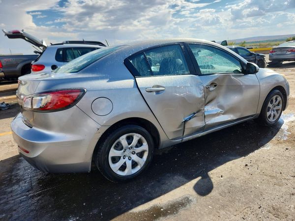 2013 MAZDA 3 SV/Base