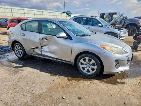 2013 MAZDA 3 SV/Base