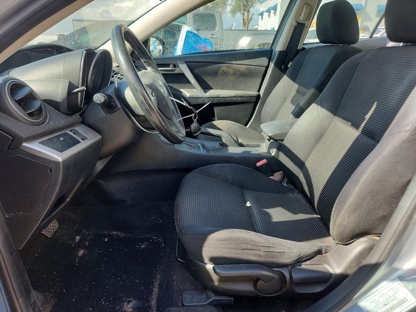 2013 MAZDA 3 SV/Base