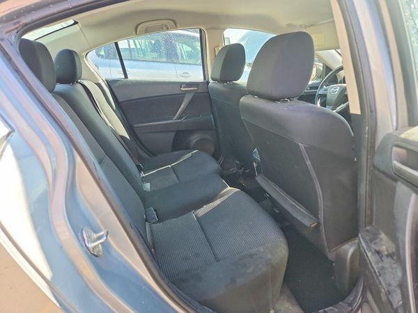 2013 MAZDA 3 SV/Base