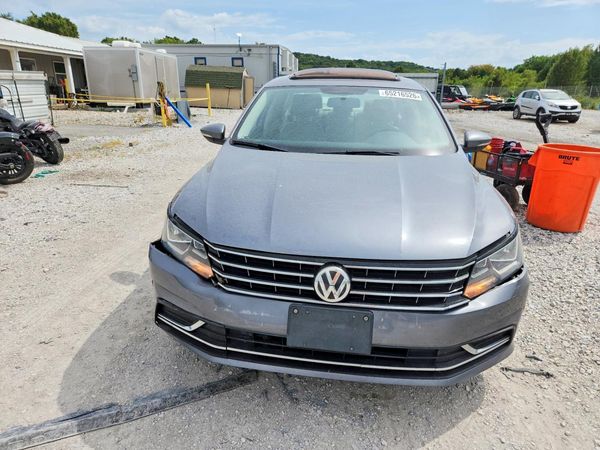 2017 VOLKSWAGEN PASSAT