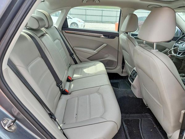 2017 VOLKSWAGEN PASSAT