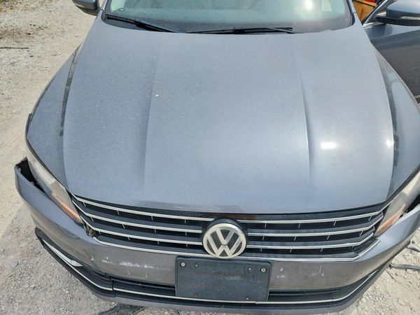2017 VOLKSWAGEN PASSAT